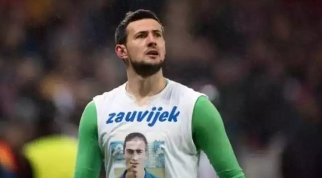 炸碎，灭门、逃难、流血，你无法想象金球奖“魔笛”经历过什么