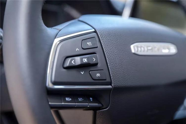 上汽大通maxusg50试驾,上汽大通g50试驾对比广汽传祺gm6