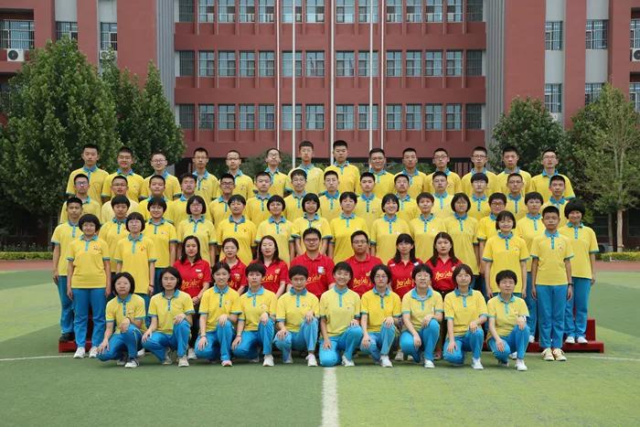 凝聚集体力量的班徽,团结友爱拼搏进取班徽