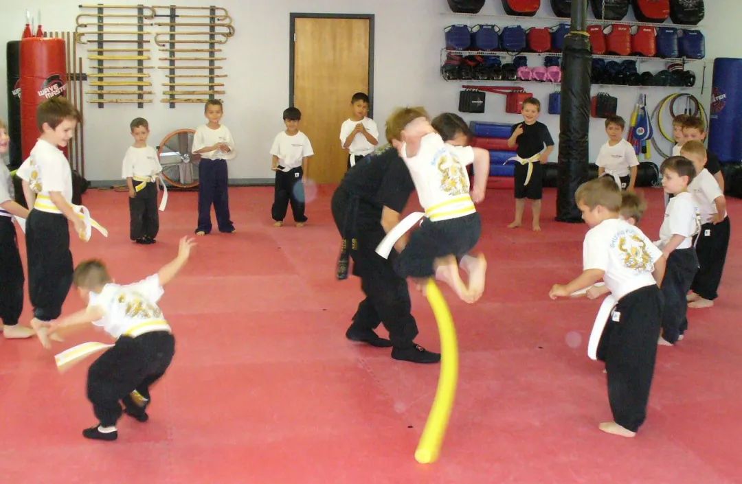 玩2个小时才完成作业,玩2小时游戏等于1000个仰卧起坐