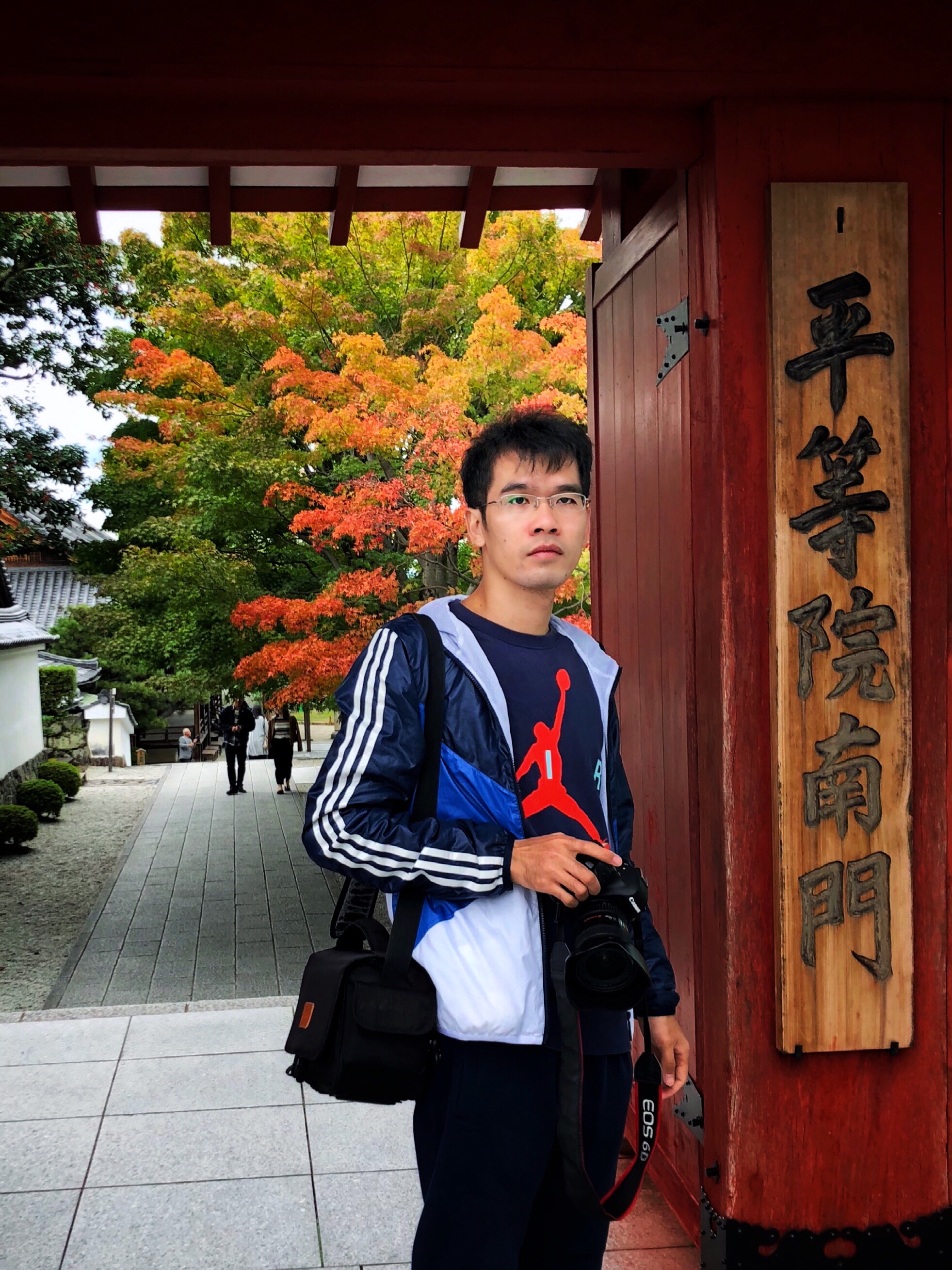 《万叶集》里的荒芜旧宫，千寻与无脸男走过的桥