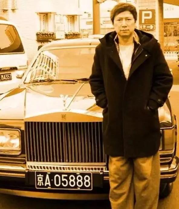 北京29岁男娶70岁美国富婆,小伙娶美女继承她亿万财富