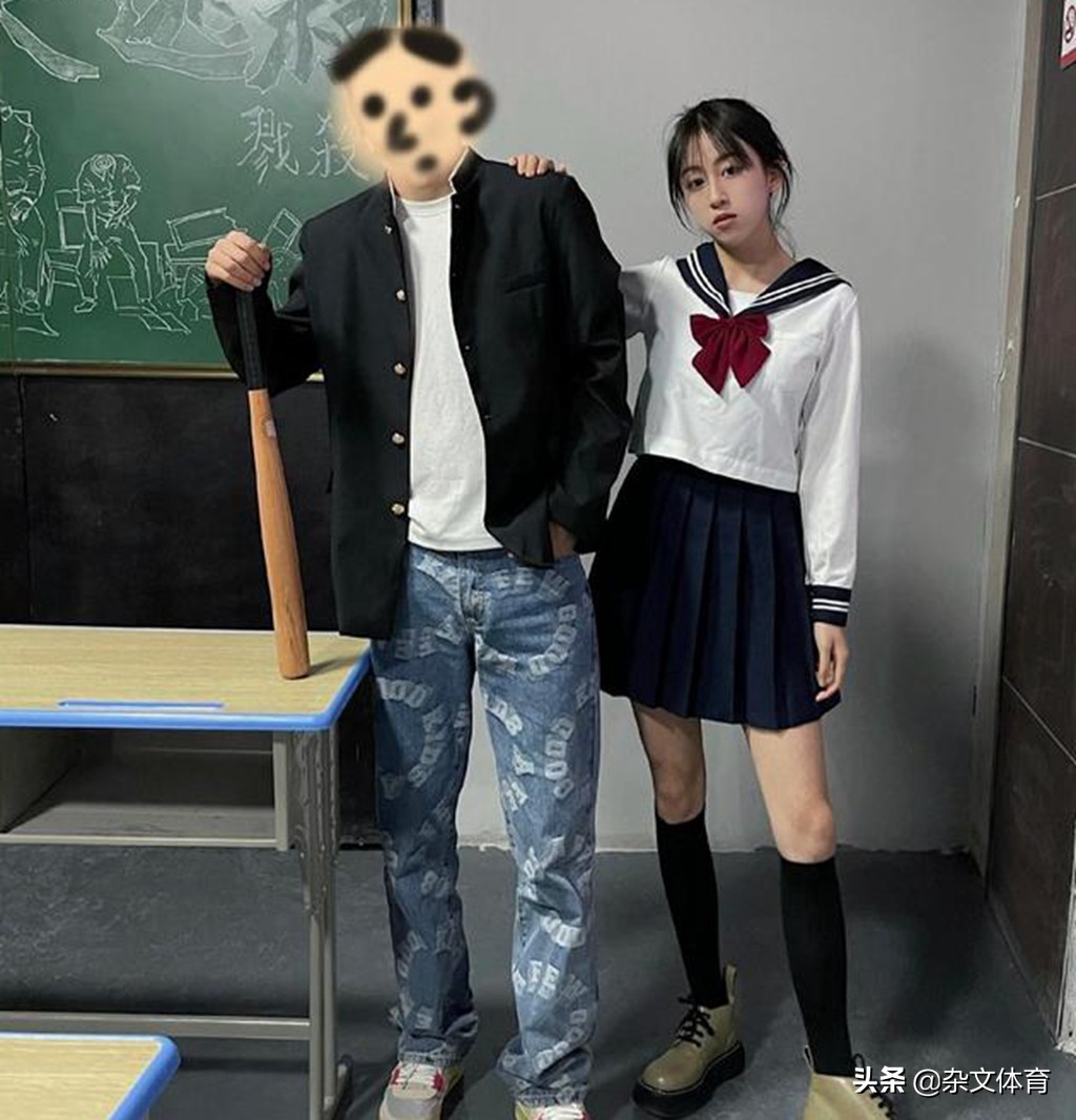 恒大天才扮演“不良少年”!携女友拍摄写真,被外媒疯狂夸赞