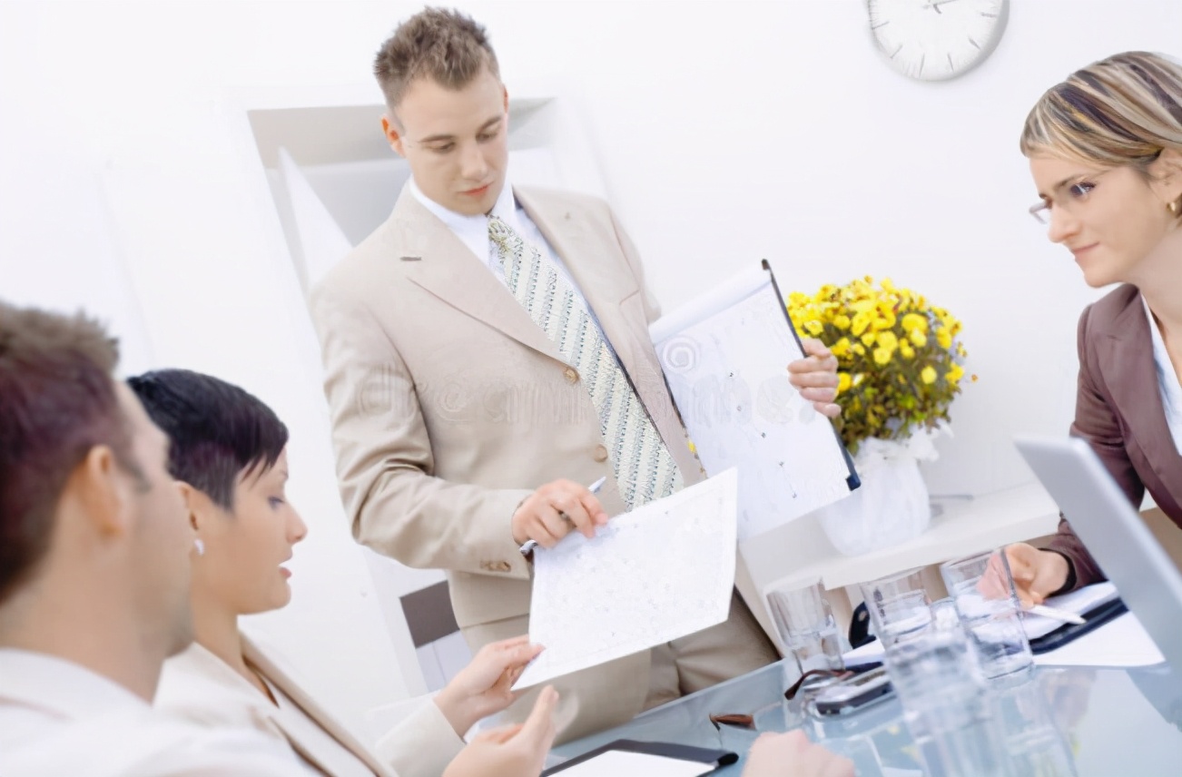 同事遇到困难我们该怎么办,对同事有抵触情绪该如何开导