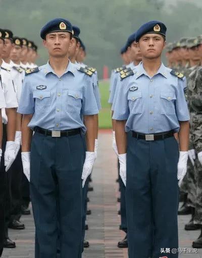 专科生当兵真的有前途吗,上完专科去当兵好还是直接去好