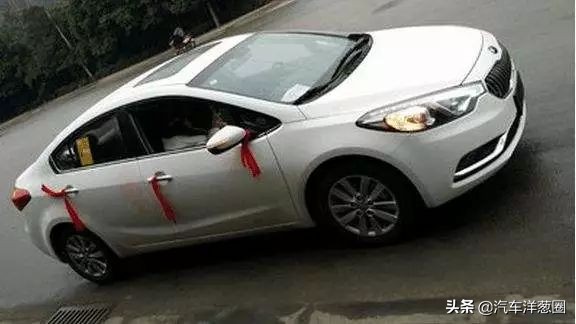 情人节开车接女朋友,情人节堵车女朋友要分手