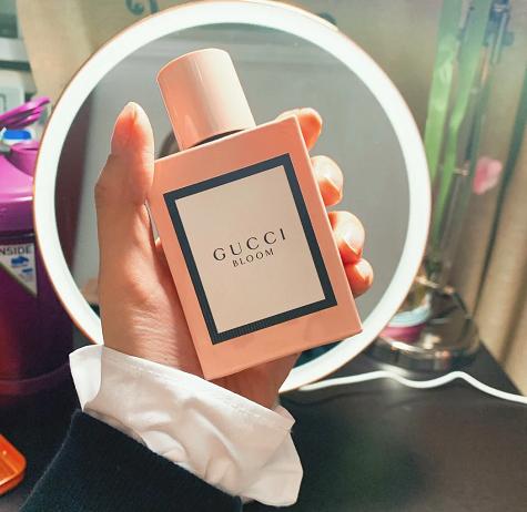 香水刚喷的时候很刺鼻正常吗,什么香水喷多了会有酒精味