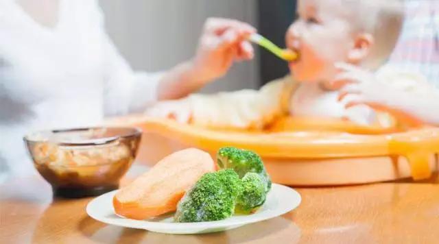 婴儿如何添加辅食不变成过敏体质,婴儿怎么添加辅食对脾胃好
