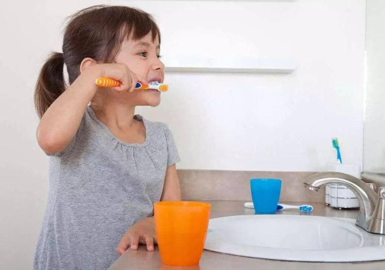 女儿蛀牙疼哭,女儿蛀牙痛