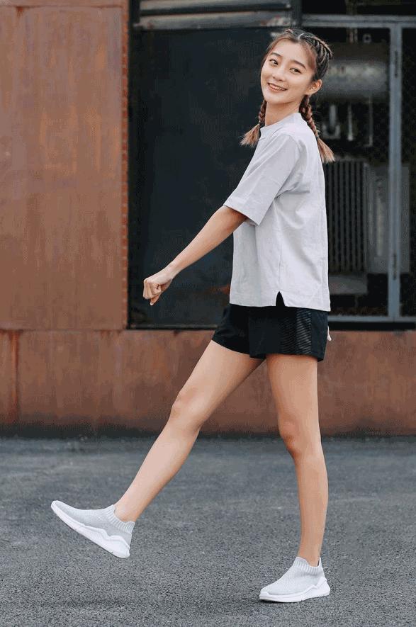 好轻、好穿、好舒服，双脚自由呼吸