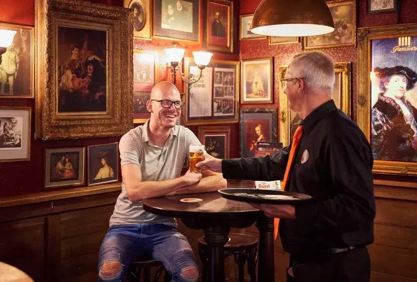 机场里的“十二时辰”，就服史基浦