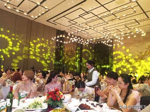 山东东营：数百美女云集酒店华丽登场气势逼人