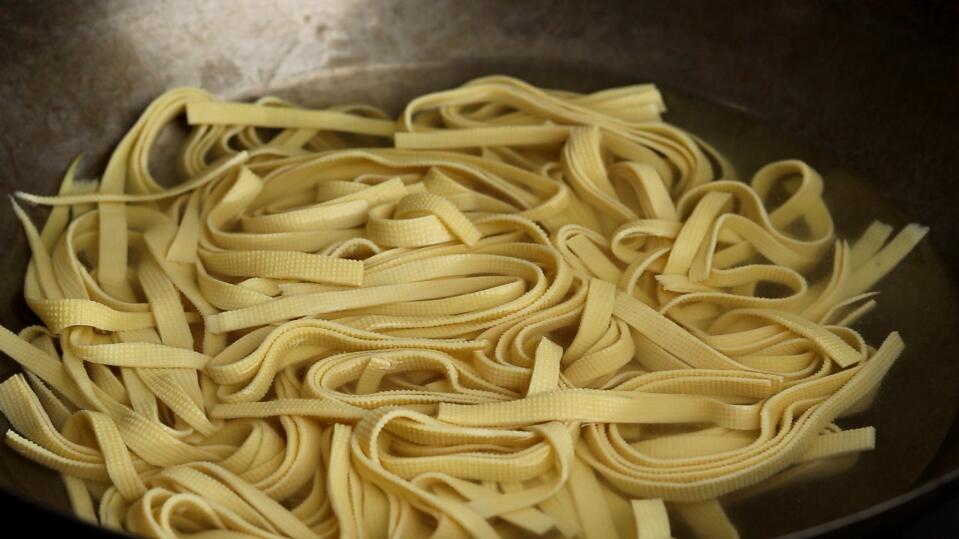 豆腐皮别再炒着吃了,豆腐皮除了和辣椒炒还能和什么炒