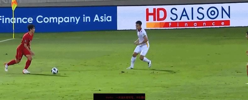 国足2球领先被追平,国足2-1逆转泰国武磊过人