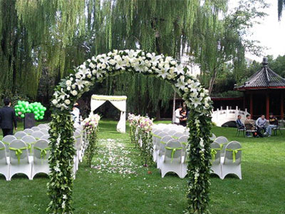 自己如何布置草坪婚礼的攻略,草坪婚礼怎么搭建技巧图解