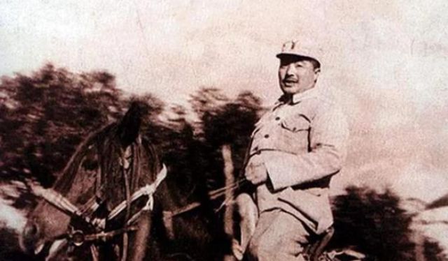 解放战争轰轰烈烈，为何贺龙却“销声匿迹”，授衔时仍成十大元帅