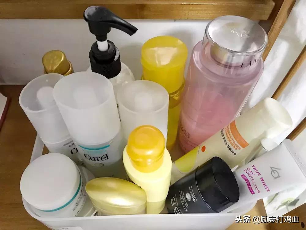 极简的我，没有衣柜，没有化妆品