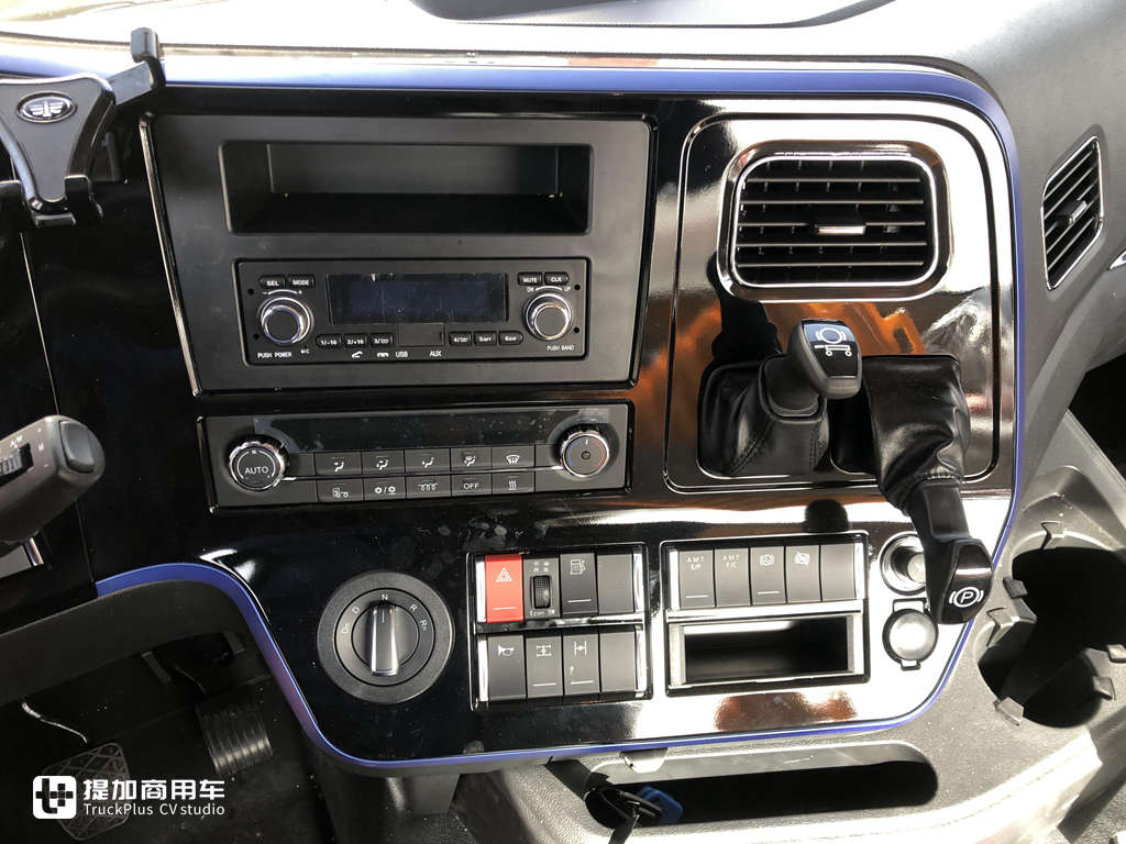 一汽青岛解放悍v最新款自动挡,解放悍v这车怎么样