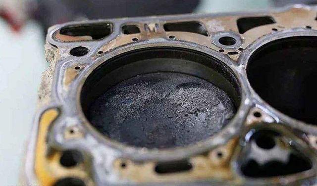 摩托车机油加多了有什么危害,柴机油加多了1厘米有什么危害