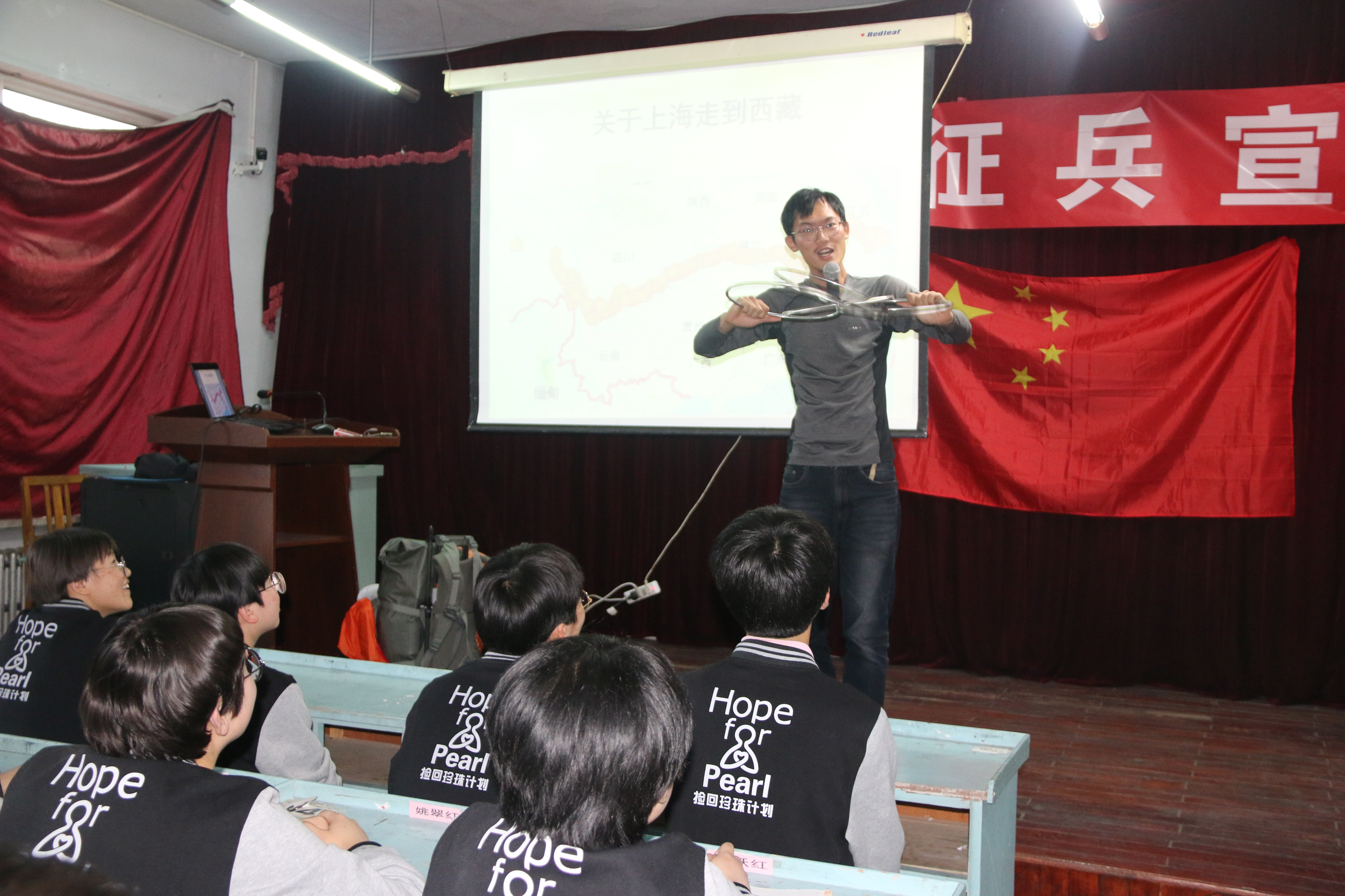 台湾魔术师行者刘又诚做客平泉一中