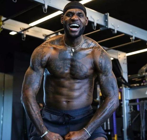 詹姆斯的小腿有多恐怖,詹姆斯肌肉有多逆天