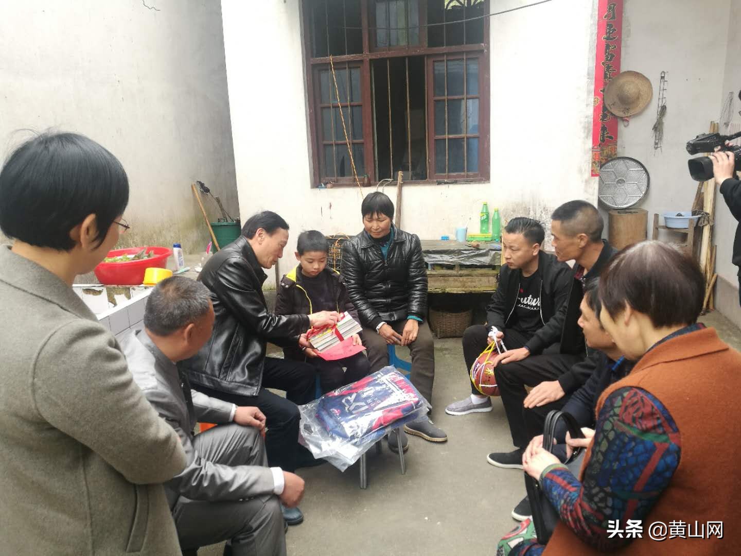 市妇联和市收藏家协会联袂启动把爱带回家，收藏宝贝关爱行动