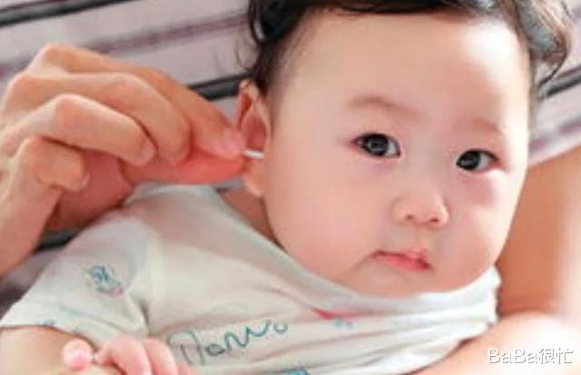 为什么有些新生儿耳朵大有些小,为什么新生儿耳朵旁边有小肉疙瘩