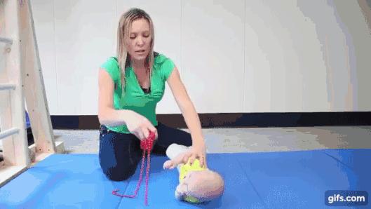 教宝宝翻身的正确方法,婴儿三个月翻身教程