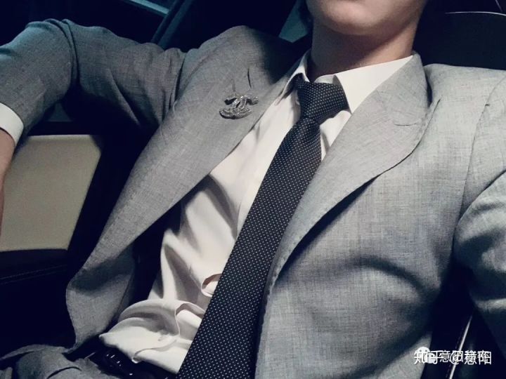 金融销售底薪为什么那么高,金融销售真的月入过万吗