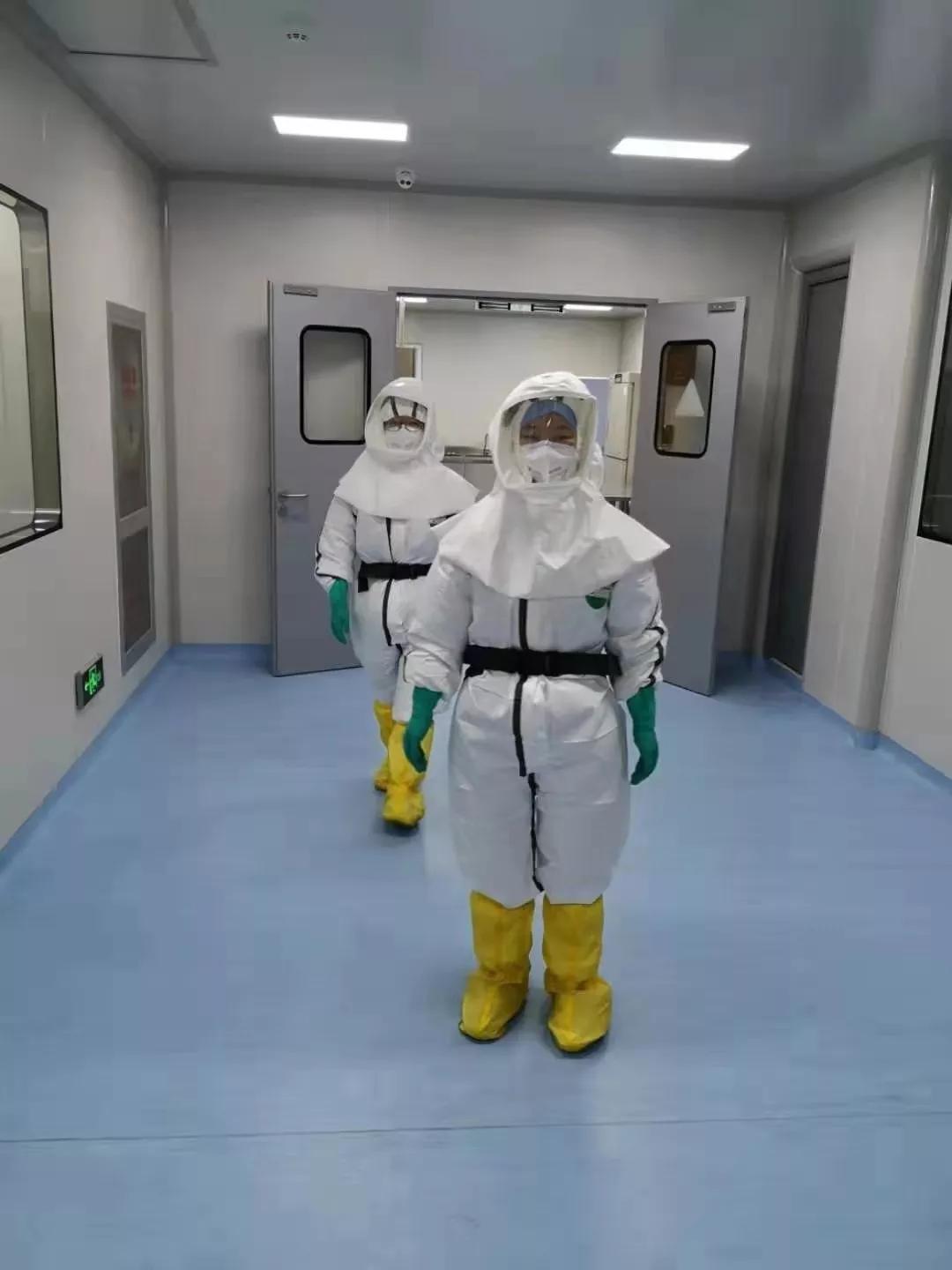 有困难我们一起扛的句子,所有困难我们一起来扛是什么歌名