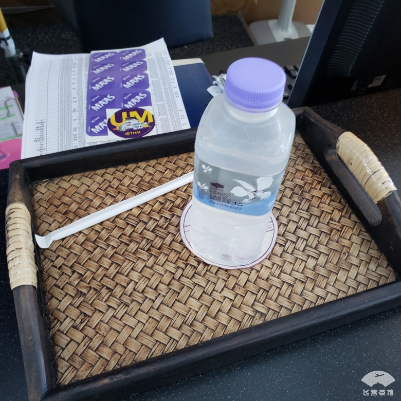 打卡泰航波音747头等舱，贴心空姐疯狂投喂，大龙虾鱼子酱吃到撑