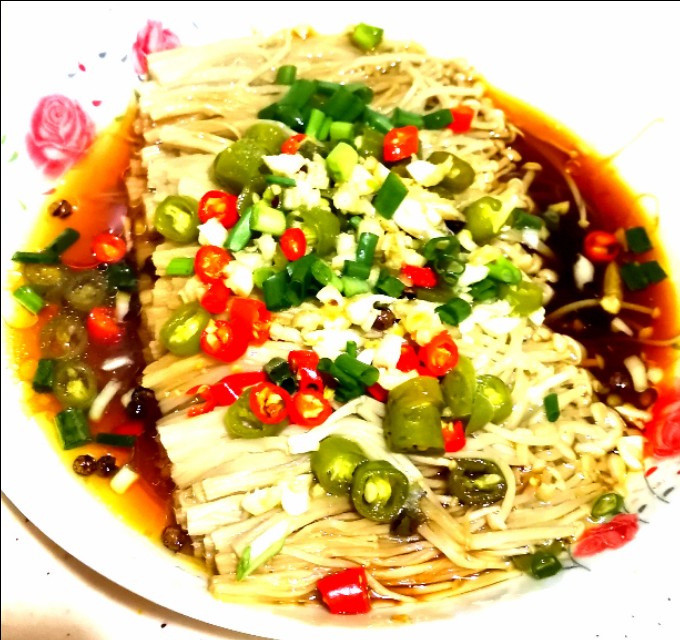 金针菇也可以这样做香辣可口,怎么做麻辣金针菇才好吃