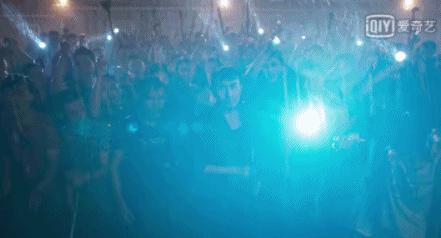 看了第一集就决定追剧,看了一个片段果断追了一部剧