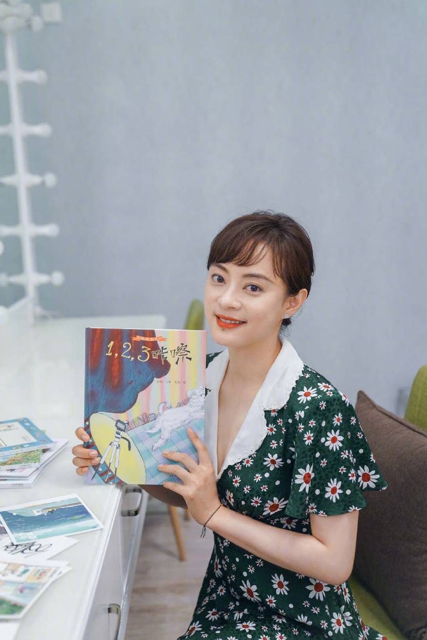 孙俪终于蓄起了长发,孙俪穿碎花裙视频