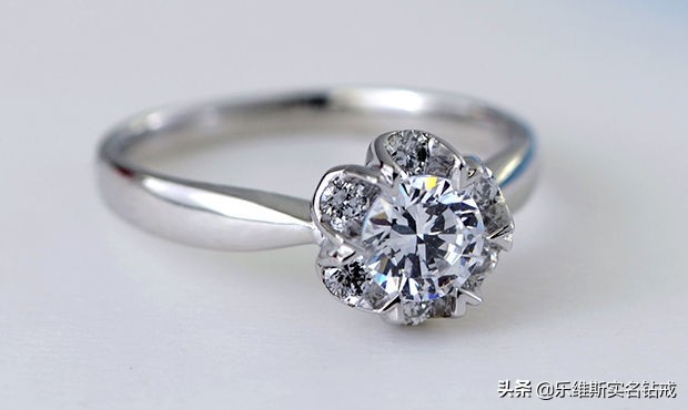 钻戒10克拉多大,200万的钻戒有多少克拉