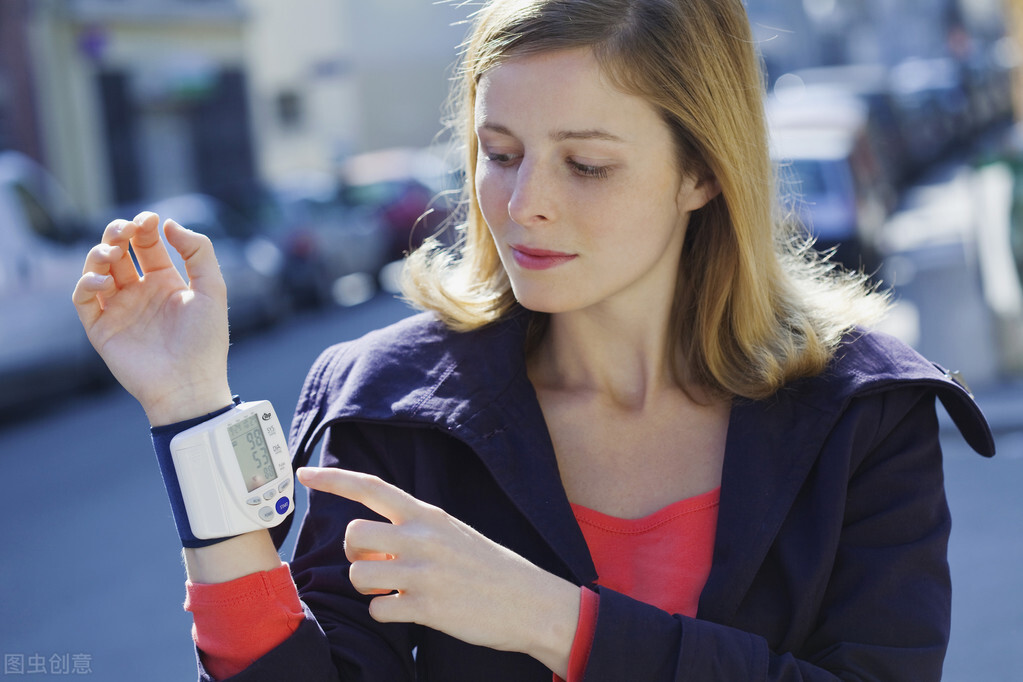 水银测血压和电子血压计哪个准确,家中测的血压和医院不一样