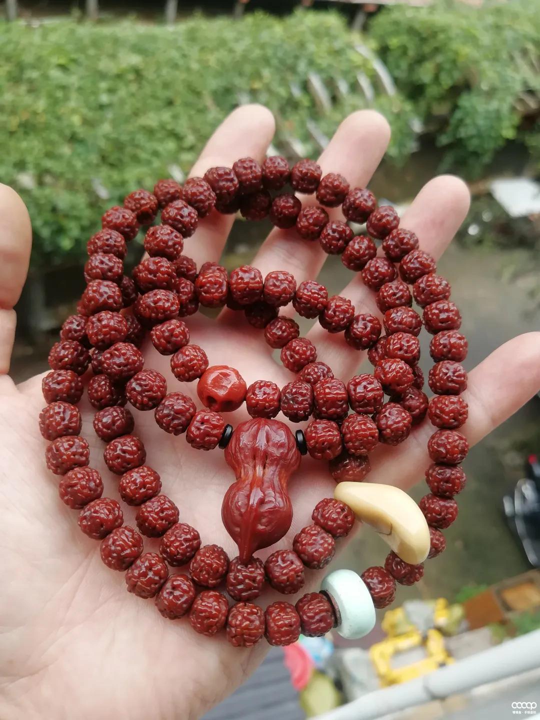 他试了一瓶“印度神油”,盘串6年,包浆妙啊