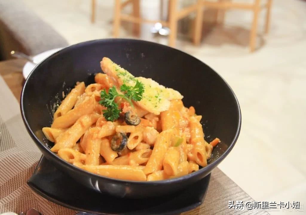 科伦坡淡山茱萸粉ins风酒店：清新艺术气质流行色不仅穿身上