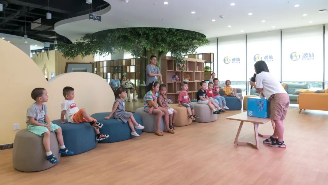 七色花绘本故事带图简短,彩虹色的花绘本故事告诉我们