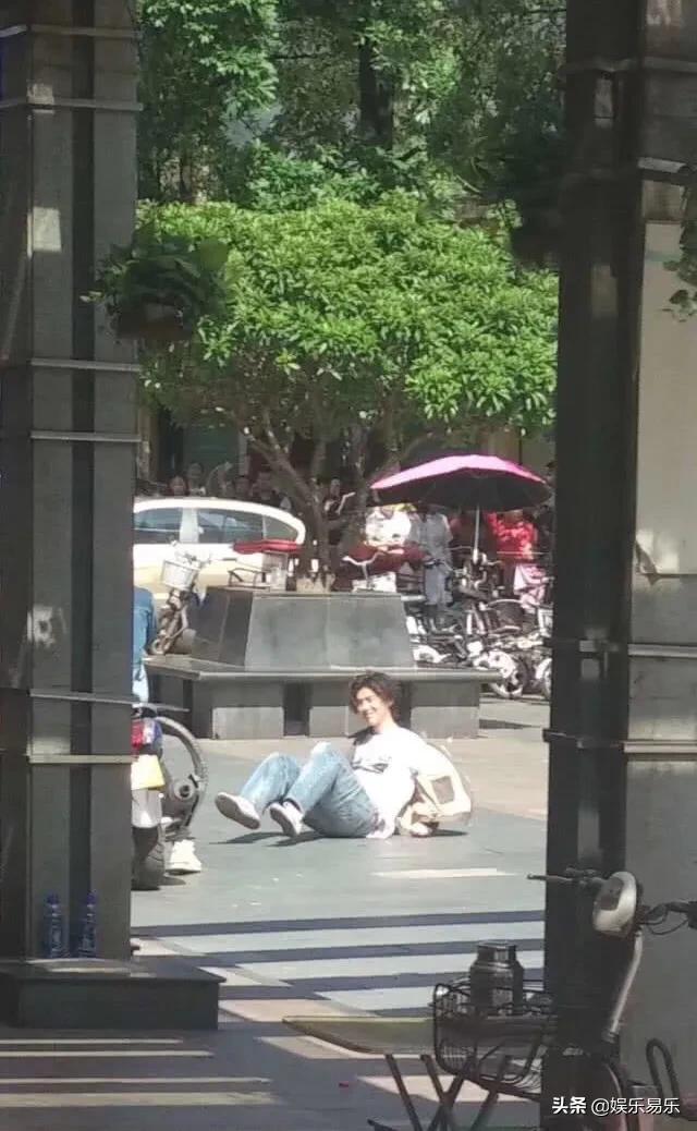 奔跑吧兄弟鹿晗划船摔倒受伤了,路人偶遇鹿晗搞笑名场面