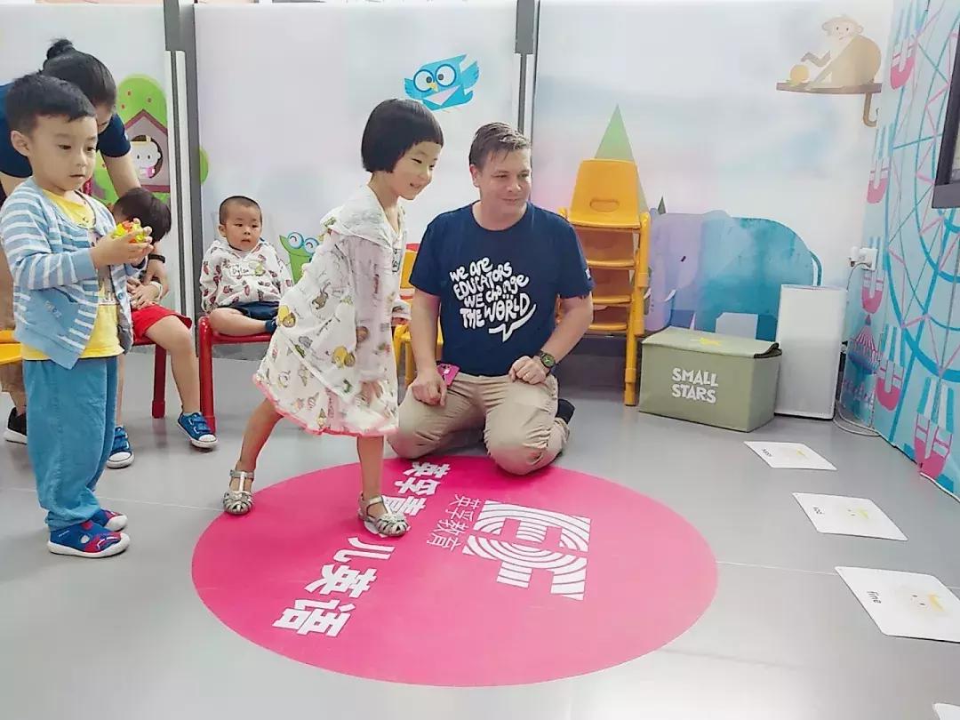 绿地606中心预售开启，实探全新升级的英孚外教试听课堂