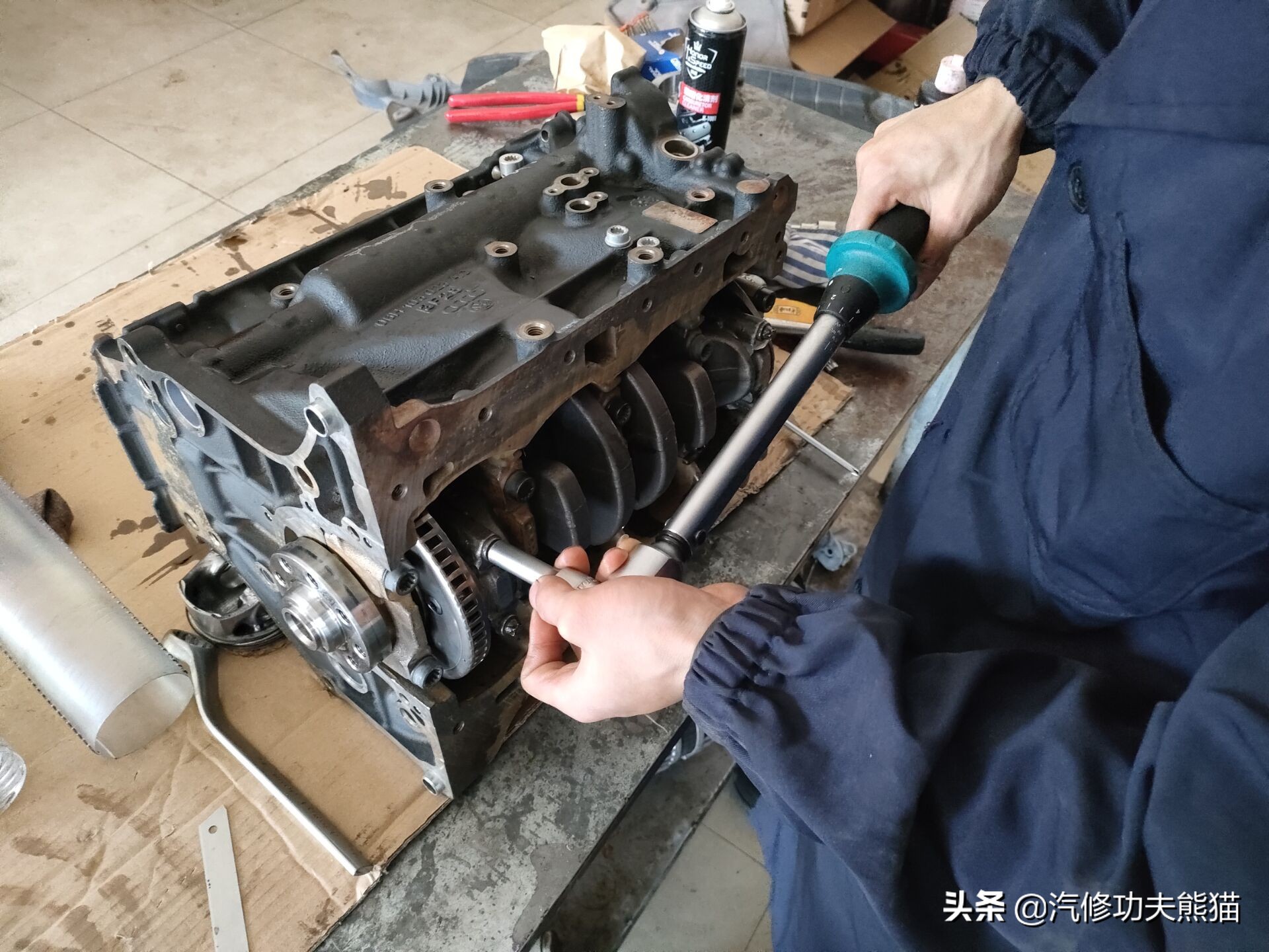 2011款奥迪q5烧机油怎么彻底解决,奥迪q5三代ea888发动机烧机油原因