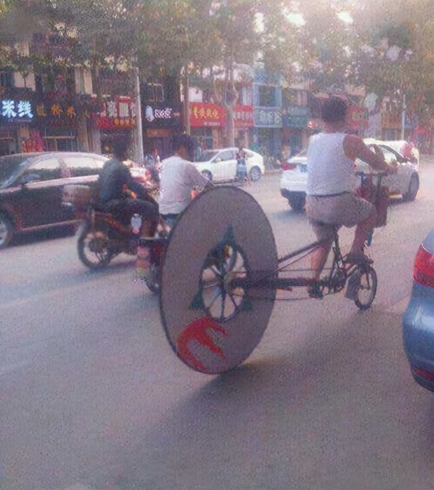 “如果这群女混混*攻围**我,我会舌战群儒!”你会怎样脱困?