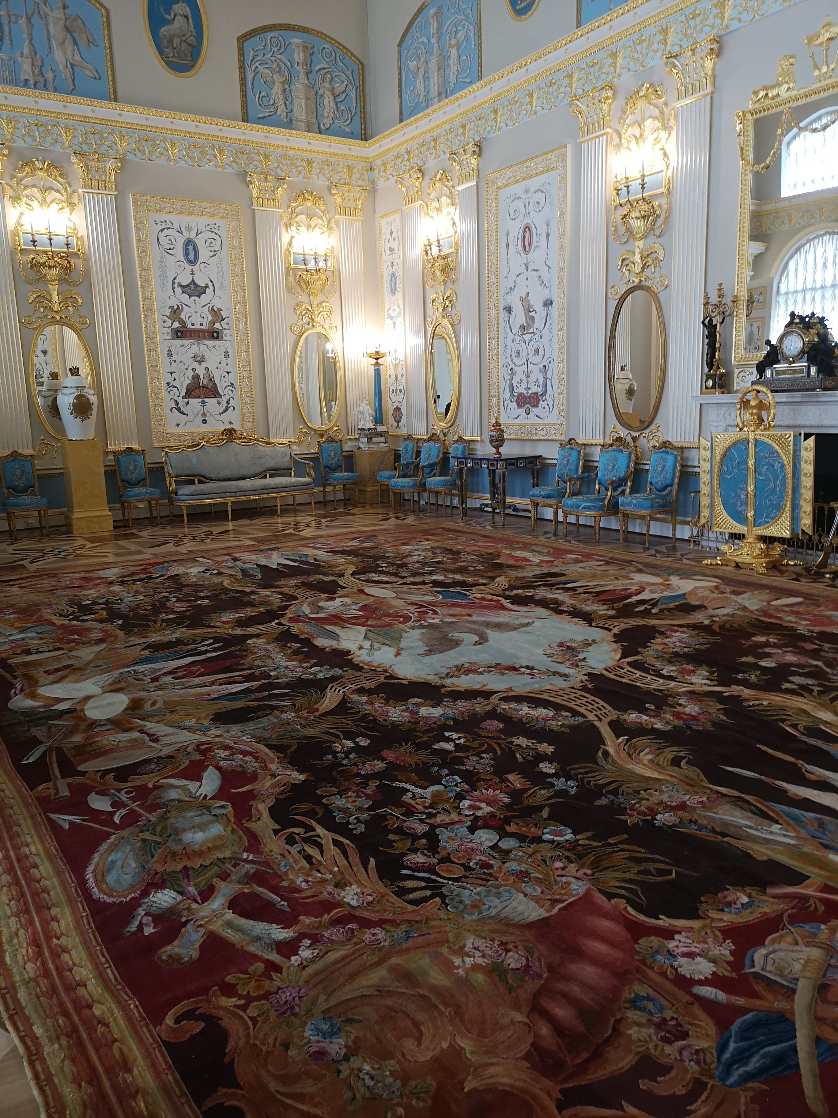 奔七的夫妻俩，自由行走在俄罗斯的圣彼得堡