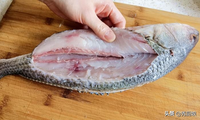 做清蒸鱼的配料与做法,做清蒸鱼怎么去腥