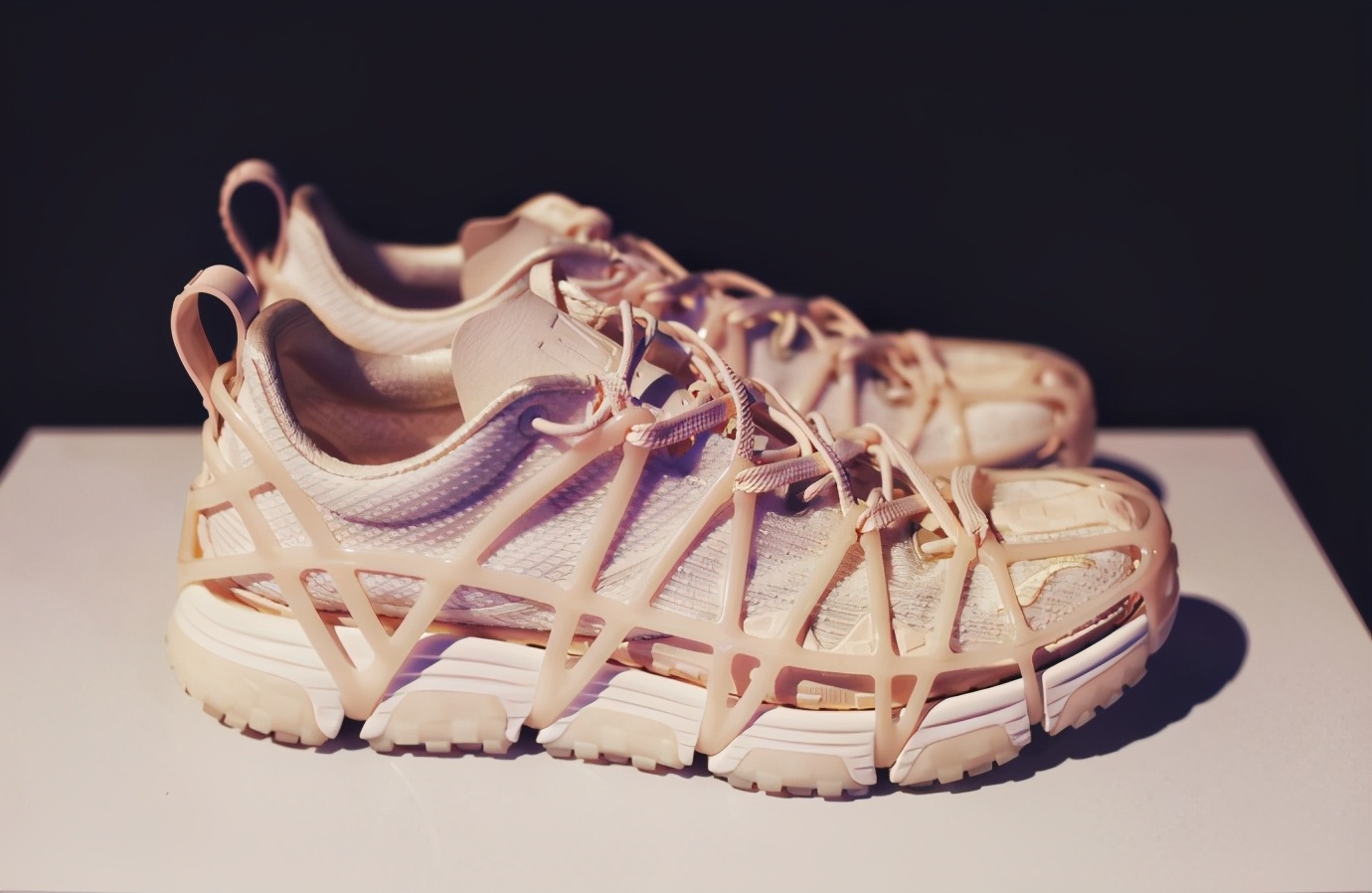 安踏韦德战靴,安踏碳板跑鞋第几代更帅