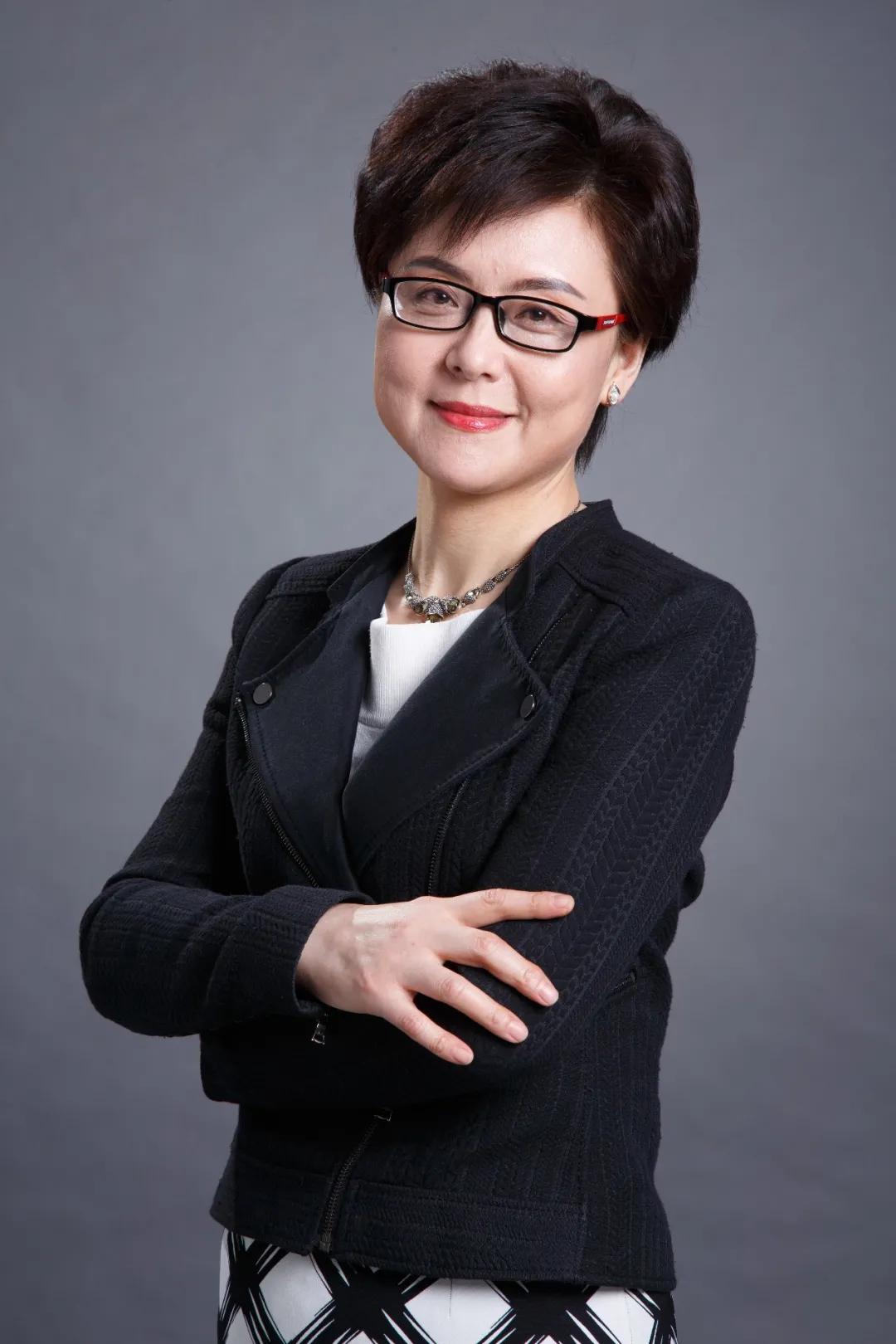 “把每一台手术都当成自己的第一台手术！”全国岗位学雷锋标兵、全国三八红旗手华克勤这样说