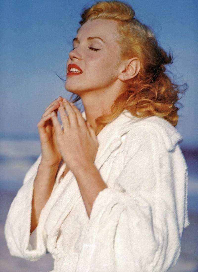 女性胸部发育的原因,女生胸部发育到什么年龄停止生长