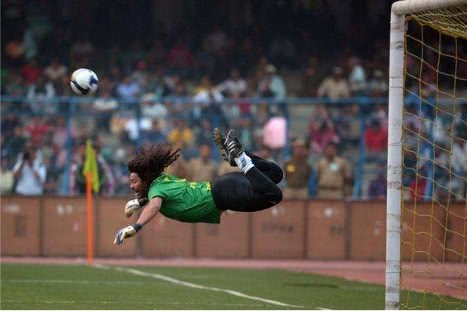 足坛十大巨星排名马拉多纳,是天使亦是恶魔