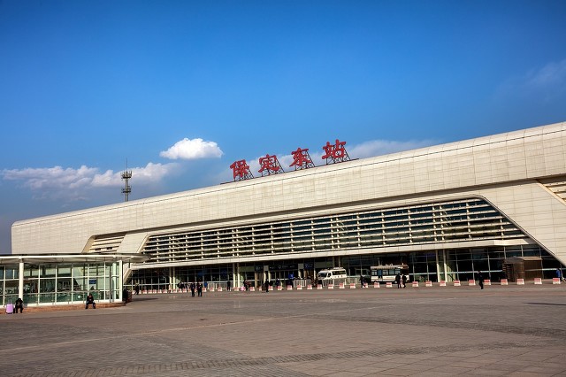 保定东站和保定站哪个好玩,保定东站跟保定站差多远